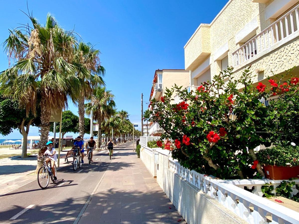 Casa Comoda Delante De La Playa Con Vista Al Mar كامبريلس المظهر الخارجي الصورة