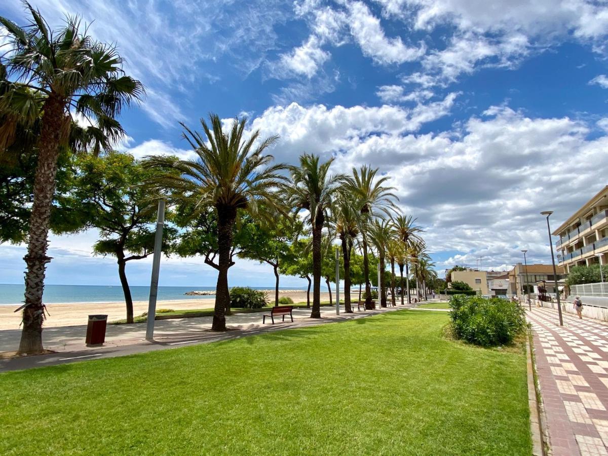 Casa Comoda Delante De La Playa Con Vista Al Mar كامبريلس المظهر الخارجي الصورة